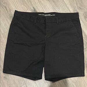GAP Black Bermuda Shorts Flat Front Mid-Length